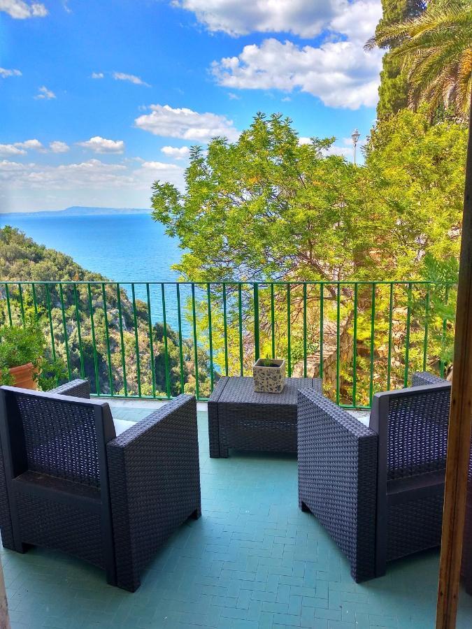 Habitación Doble con balcón y vistas al mar